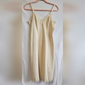 Vintage Cream Lace Trim Slip Dress Sz 34MS Shadowline Well Made